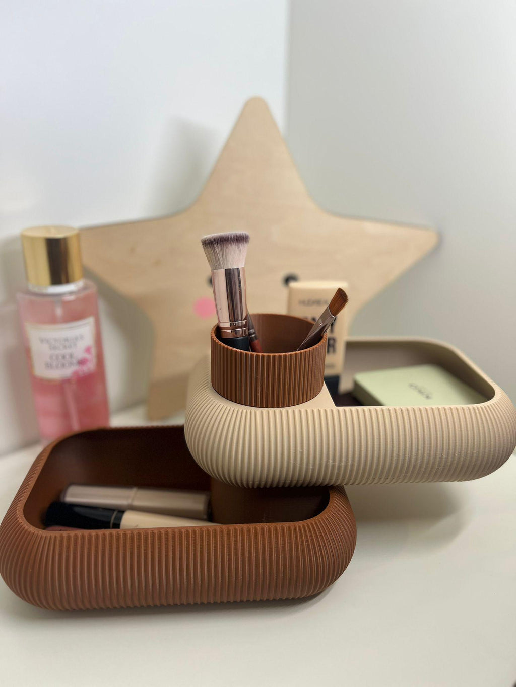 Organisateur Maquillage Design 3D – Plateau de Rangement & Porte-Pinceaux Moderne