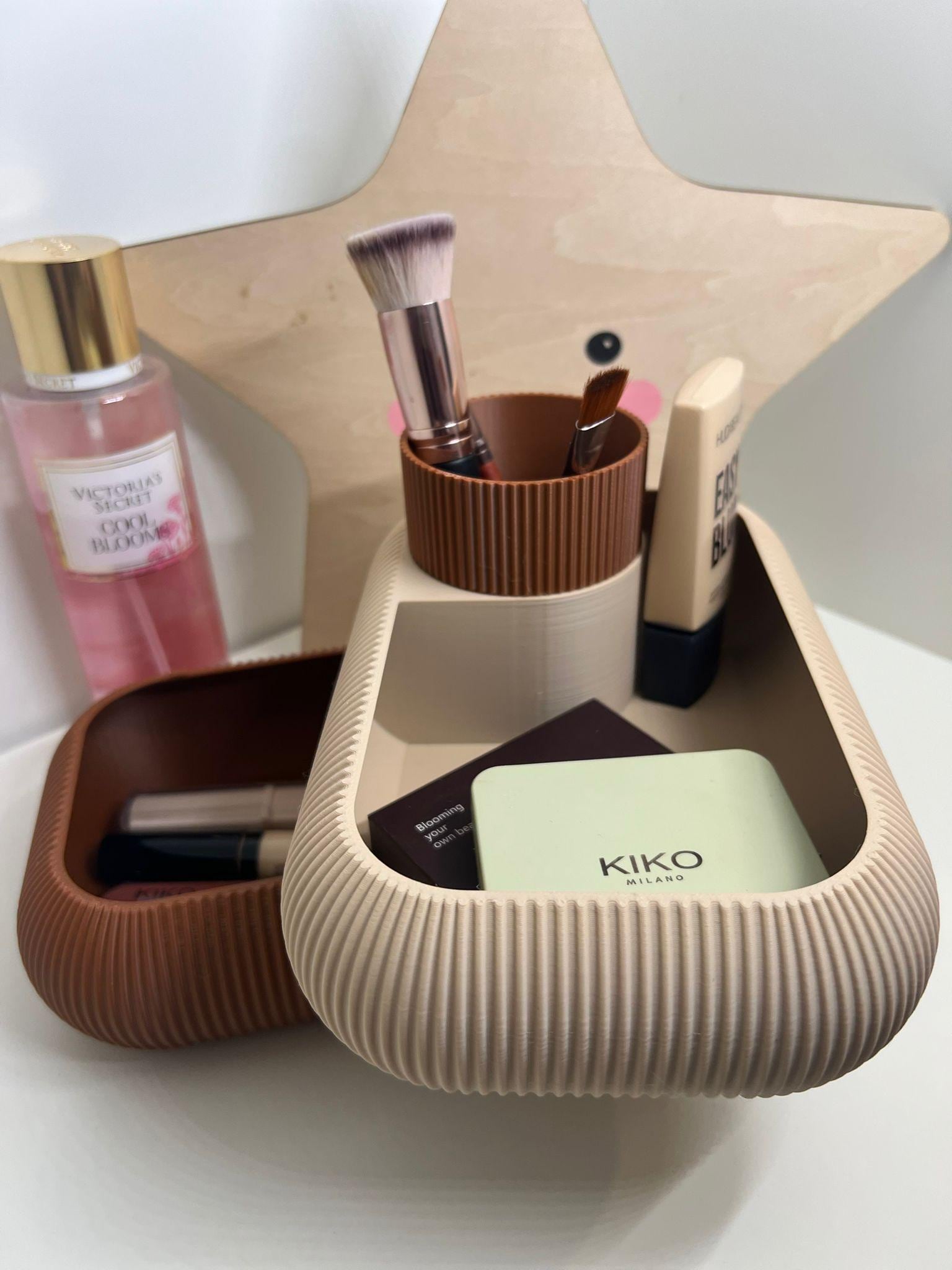 Organisateur Maquillage Design 3D – Plateau de Rangement & Porte-Pinceaux Moderne